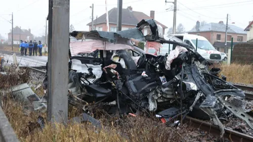 Brebières : un TER a percuté une voiture sur un passage à niveau ce...